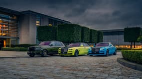 Rolls-Royce a lancé en 2018 le Cullinan, son premier SUV, à gauche sur la photo.