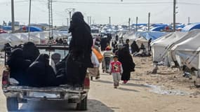 Femmes et enfants de jihadistes français retenus en Syrie: des familles attaquent le ministre des Affaires étrangères Jean-Yves Le Drian