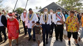 Emmanuel Macron à son arrivée à Mahini, dans l'archipel des Tuamotu (Polynésie française), le 26 juillet 2021.