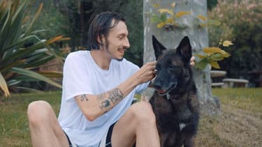 Roméo Elvis dans le clip "Soleil"