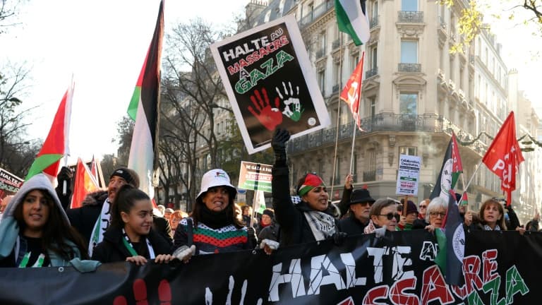 Nouvelle manifestation pro-palestinienne en faveur d'un cessez-le-feu immédiat à Gaza et en Cisjordanie, le 17 décembre 2023 à Paris.