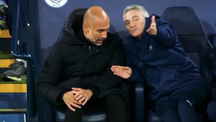 Pep Guardiola et Juanma Lillo sur le banc de City Pep Guardiola et Juanma Lillo sur le banc de City