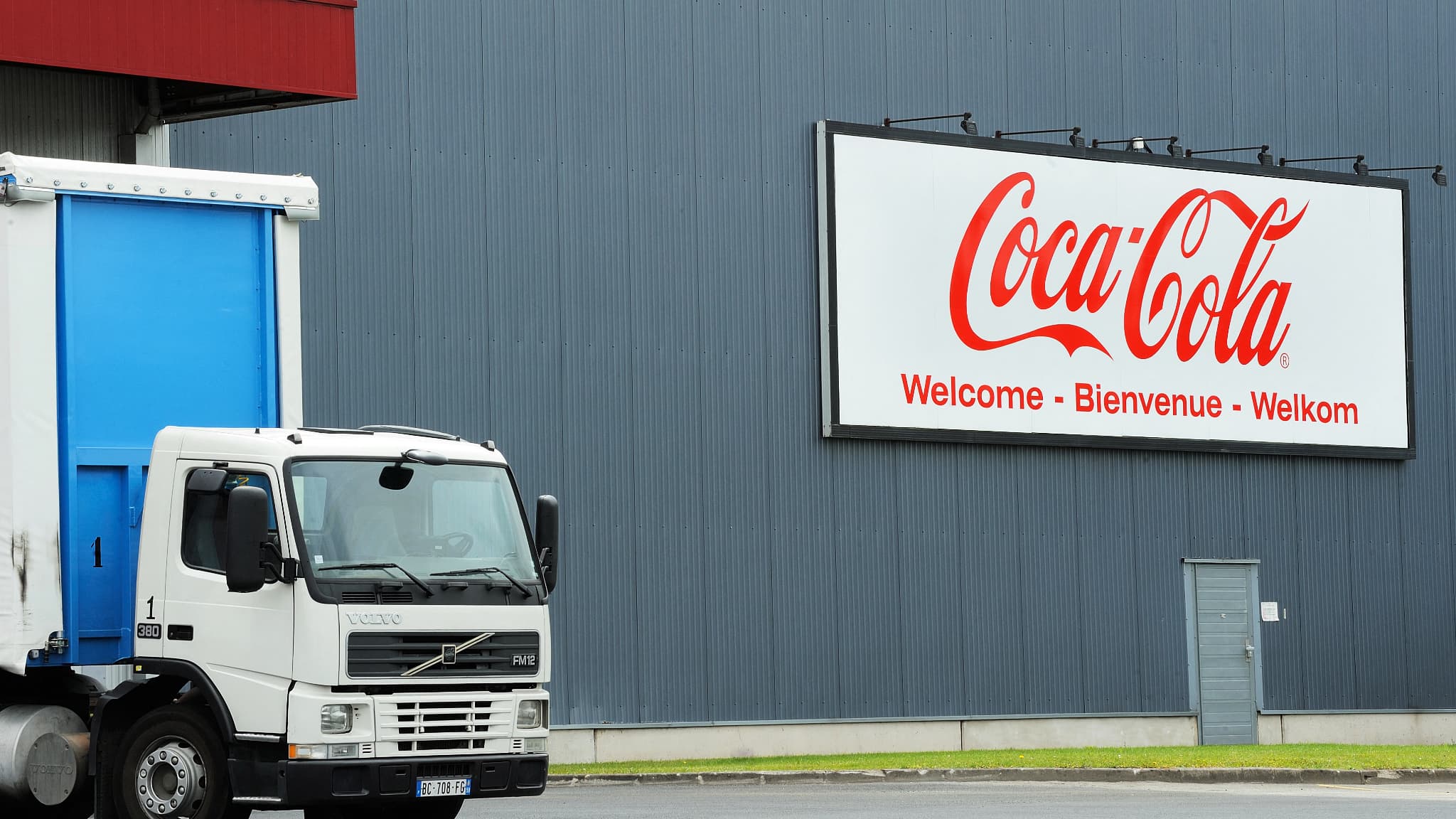 COCA-COLA INVESTIT 68 MILLIONS D'EUROS DANS SON USINE PRÈS DE DUNKERQUE POUR Y PRODUIRE PLUS DE FUZE TEA, TROPICO ET POWERADE
