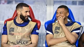 Karim Benzema et Kylian Mbappé sur le banc de l'équipe de France le 6 juin 2022