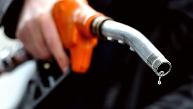Hausse du prix des carburants: les dépôts pétroliers de Brest et Lorient bloqués