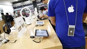 Dans un faux magasin Apple de Kunming, dans la province chinoise du Yunnan. Les autorités municipales de cette ville du sud de la Chine ont identifié 22 autres faux magasins portant le logo de la marque à la pomme après où la découverte fin juillet d'un f