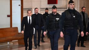 Nicolas Sarkozy à son arrivée au tribunal de Paris le 8 décembre 2022.