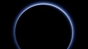Le ciel bleu de Pluton, photographié par la Nasa le 8 octobre 2015.