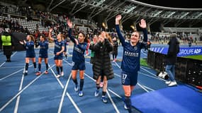 La joie de Gaëtane Thiney et des joueuses du Paris FC après leur victoire face au Real Madrid