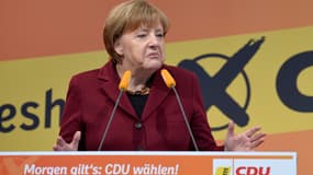 Angela Merkel est notamment critiquée sur sa politique en faveur de l'accueil des migrants.