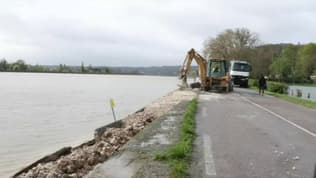 Des travaux sont réalisés pour renforcer la digue ayant cédé partiellement à la décrue rapide de la Seine à Bardouville