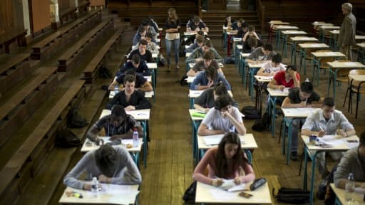 Des élèves passent le bac à Paris, en juin 2014