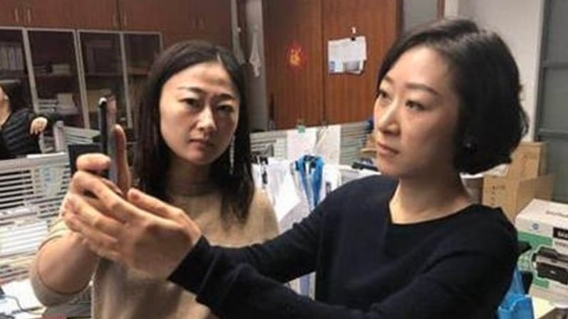 Yan et Wan ne se ressemblent pas vraiment, mais Face ID aurait du mal est les distinguer Yan et Wan ne se ressemblent pas vraiment, mais Face ID aurait du mal est les distinguer