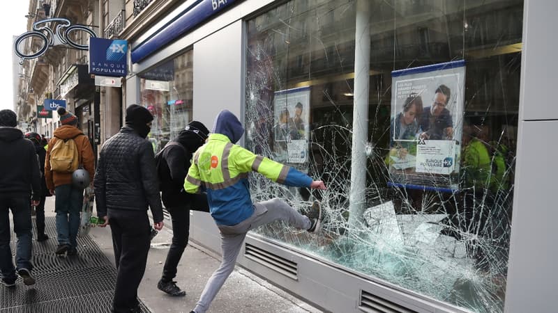 Plus de 760 établissements bancaires ont subi des dégradations depuis le début du mouvement de contestations des "gilets jaunes".
