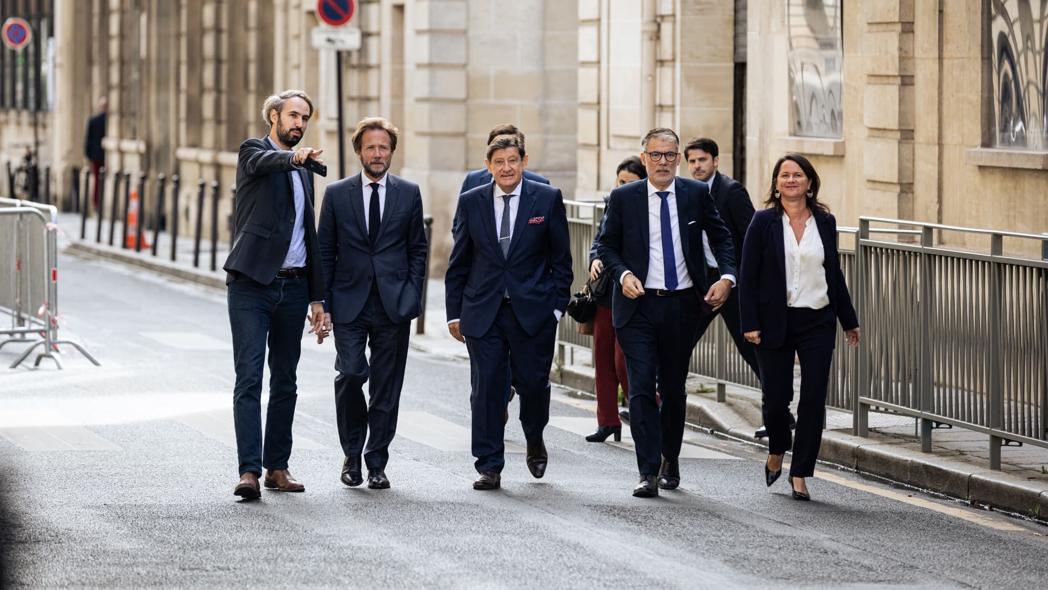 "LE RENDEZ-VOUS DE LA DERNIÈRE CHANCE": DE RETOUR FACE À SÉBASTIEN LECORNU, LE PS À LA RECHERCHE D'UNE "VICTOIRE SYMBOLIQUE"