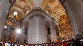 Au deuxième jour de sa visite en Espagne pour les 26e Journées mondiales de la Jeunesse (JMJ), le pape Benoît XVI a mis en garde vendredi contre une vision purement utilitariste de l'éducation "qui voit l'homme comme un simple consommateur". Il a adressé