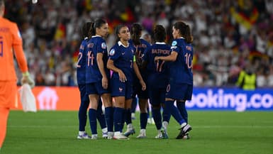 L'équipe de France féminine après l'élimination contre l'Allemagne à l'Euro 2025, le 19 juillet