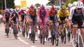 Mads Pedersen et les coureurs du Giro, le 23 mai 2025