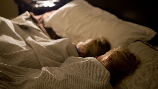 Deux enfants en train de dormir (Photo d'illustration).