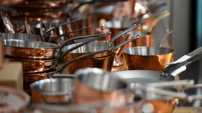 La PME a vu son chiffre d'affaires bondir de plus de 30% en 10 ans à 14 millions d'euros, réalisé à 50% dans le cuivre, 40% dans l'inox, pour des casseroles vendues entre 80 et 250 euros pièce. 