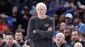 Gregg Popovich sur le banc des Spurs de San Antonio contre Oklahoma City, le 30 octobre 2024