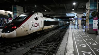 Un TGV Inoui en gare Montparnasse , à Paris, le 2 décembre 2022.