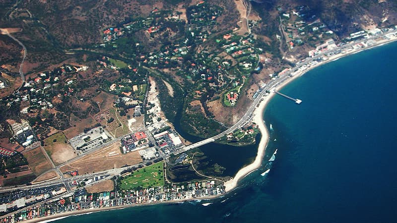 La villa est située près de la plage de Carbon Beach