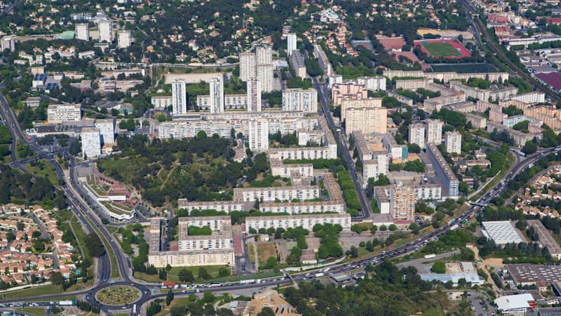 Vue aérienne des quartiers de Pissevin et Valdegour à Nîmes, dans le Gard, le 21 avril 2017 (illustration)