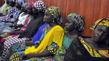 Quelques-unes des 57 lycéennes capturées par Boko Haram et ayant réussi à s'enfuir, photographiées le 2 juin 2014.