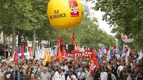 Les plus grands syndicats français, les partis de gauche et les organisations étudiantes appellent à manifester samedi 1er mai pour l'emploi, les salaires et les retraites avec l'objectif de peser sur les décisions gouvernementales des prochains mois, en
