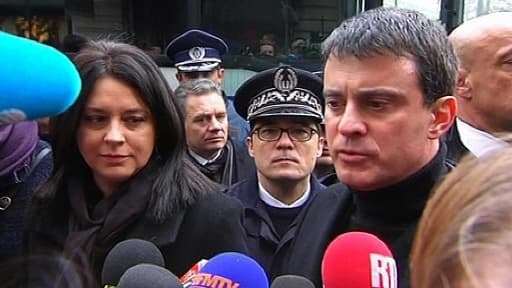 Manuel Valls et Sylvia Pinel, la ministre de l'Artisanat, du Commerce et du Tourisme, samedi dans le 9e arrondissement de Paris.