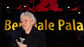 La réalisatrice Claire Denis lors de la remise de prix de la Berlinale le 16 février 2022