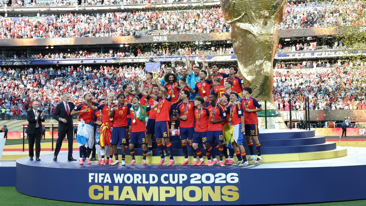 Les joueurs de l'Espagne sur le podium de la Coupe du monde, 19 juillet 2026