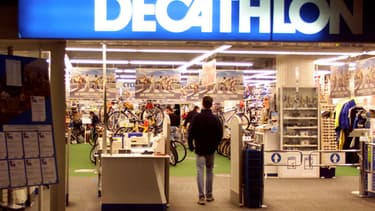 Entrée d'un magasin Decathlon à Paris. (image d'illustration)