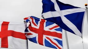 Les drapeaux de l'Angleterre, du Royaume-Uni et de l'Ecosse.