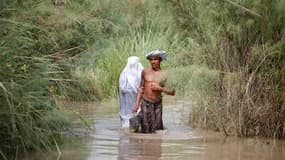 Dans la province de Sindh, dans le sud du Pakistan. Plusieurs districts de cette province sont en état d'alerte samedi et plus d'un demi-million de personnes y ont été évacuées face aux inondations qui ont déjà fait 1.600 morts dans le nord-ouest et le ce