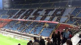 Le tifo humain géant du Milan AC