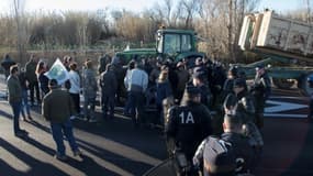 Des éleveurs de la FNSEA manifestent à Arles le 12 février 2018