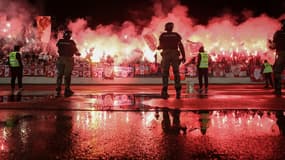 Ambiance de folie dans le "derby éternel"