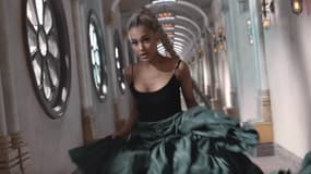 Ariana Grande dans le clip "No Tears Left To Cry"