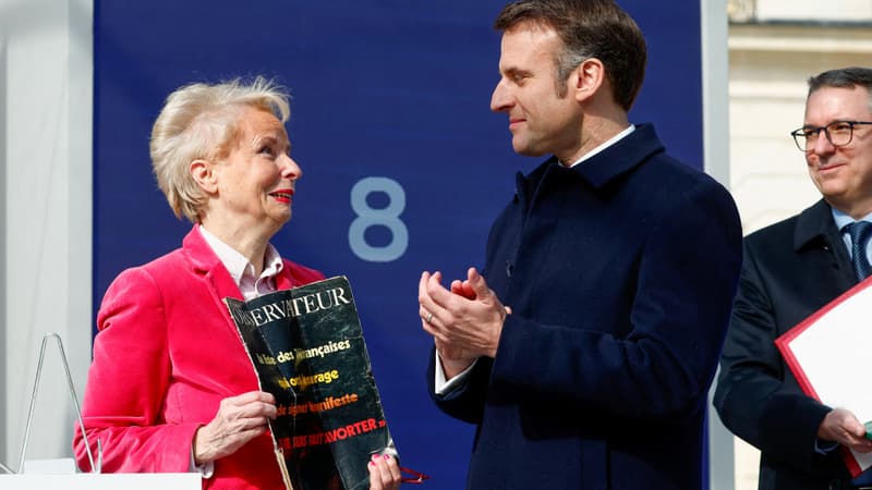 Emmanuel Macron et Claudine Monteil, lors de la cérémonie d'inscription de l'IVG dans la Constitution, le 8 mars 2024