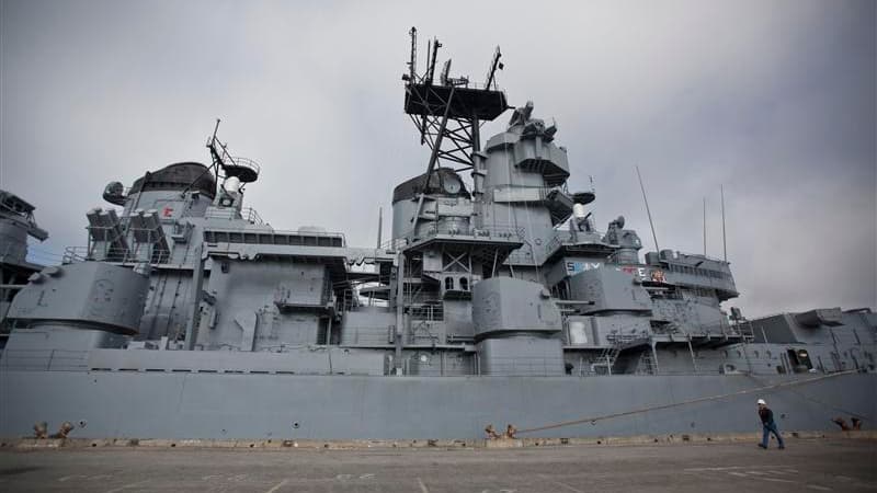 Le cuirassé américain Iowa, qui a accompagné l'armée américaine pendant plus de six décennies, a quitté samedi le port de Richmond, en Californie, pour un dernier voyage qui doit le conduire à Los Angeles où il sera transformé en musée. /Photo prise le 26