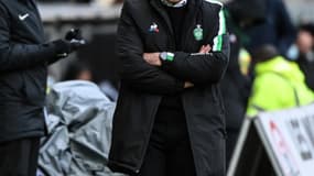 L'entraîneur de Saint-Etienne, Claude Puel, lors de la défaite à domicile de son équipe, battue 5-0 par Rennes, le 5 décembre 2021 au Stade Geoffroy-Guichard