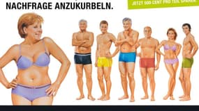 Angela Merkel, dessinée en sous-vêtement sur une affiche de 100 mètres carré placardée en plein Berlin, ne moufte pas. 