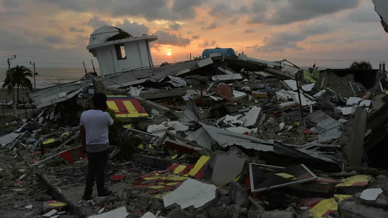 Coucher de soleil à Pedernales, le 17 avril 2016, un des quartiers les plus durement touchés par le sèisme de magnitude 7-8 subi par l'Equateur. (Photo d'illustration)