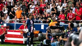 Neymar face aux supporters parisiens, le 5 octobre 2022