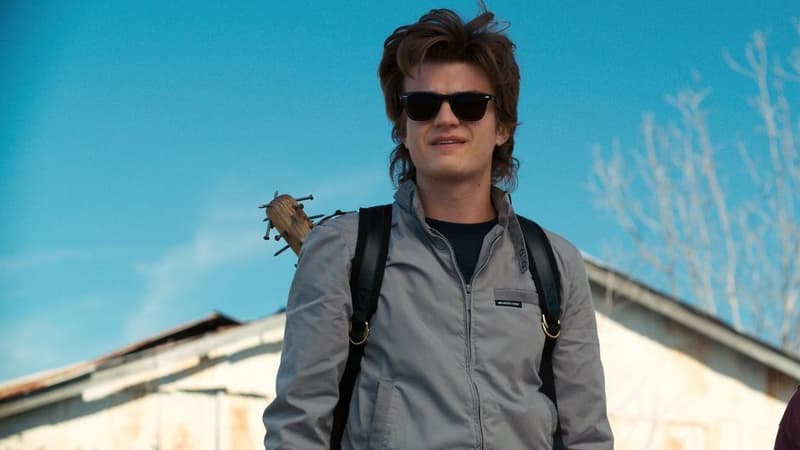 Joe Kerry, alias Steve Harrington, dans Stranger Things.