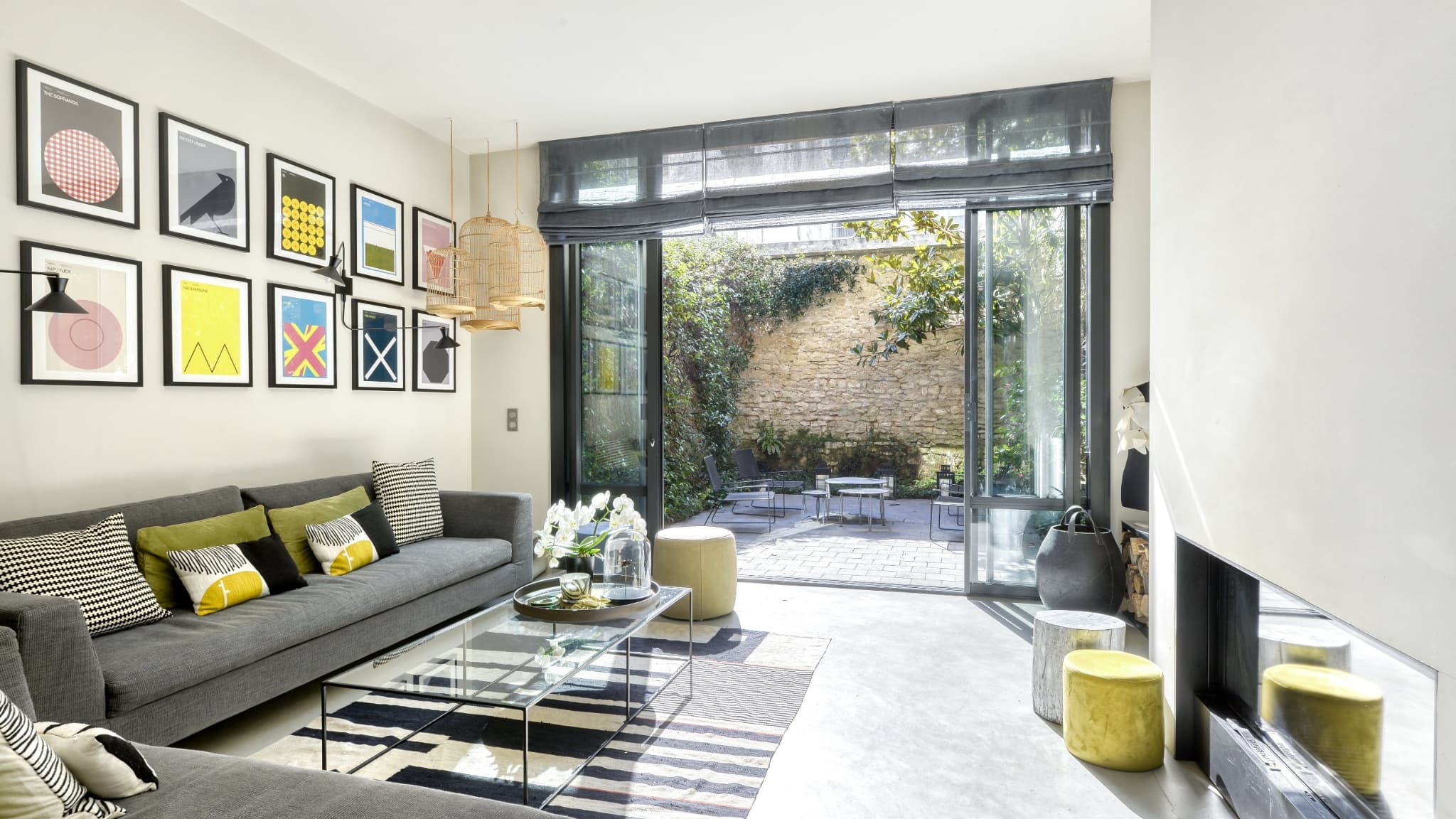 Le réseau Sotheby's Realty a vendu cet appartement parisien dans le 16e arrondissement au prix de 4.14 millions d'euros. Le réseau Sotheby's Realty a vendu cet appartement parisien dans le 16e arrondissement au prix de 4.14 millions d'euros.