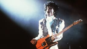 Prince lors d'un concert à Paris en février 1985