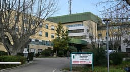 L'entrée principale de l'hôpital d'Hyères, le 5 janvier 2026